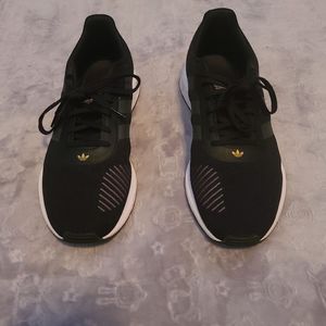 Adidas swift run